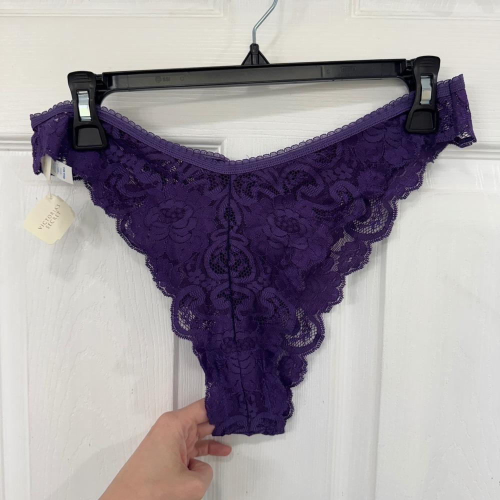 NWT Vintage Victoria's Secret Purple‎ Floral Lace Thong Gold Crown Label M/L